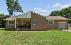 215 Woodbury Forrest Drive, Hampton, VA 23666