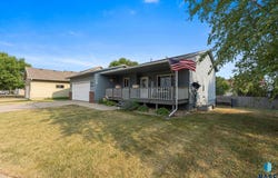 1201 E 68th St N, Sioux Falls, SD 57104