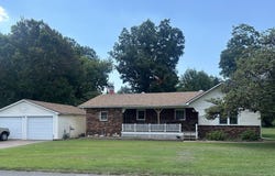 1031 N Sassafras, Dexter, MO 63841