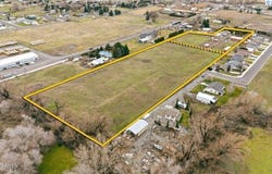 7703 Ahtanum Rd, Yakima, WA 98903