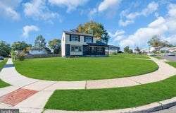 10 LARKIN Road, BURLINGTON, NJ 08016