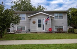516 W 6th St, Cameron, MO 64429