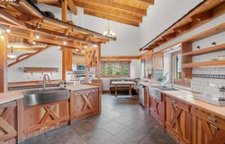 2550 STILES Rd, Dallas, OR 97338