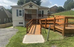 206 Carter Ave, CRAB ORCHARD, WV 25827