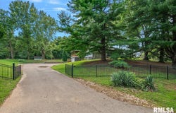 10086 Wics Road, Dawson, IL 62520