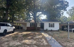 2913 S Orlando, Pine Bluff, AR 71603