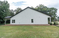 212 Live Oak Ln, Comer, GA 30629