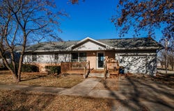 619 E 7th St, Cameron, MO 64429