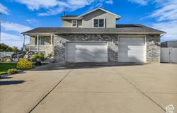 1106 W 2700 S, Syracuse, UT 84075
