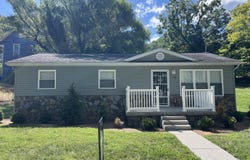 718 Summers St, Hinton, WV 25951