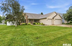 228 Manor Hill Drive, Chatham, IL 62629