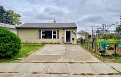827 9th St NE, Devils Lake, ND 58301