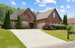 211 KENNISTON DALE, PELHAM, AL 35124