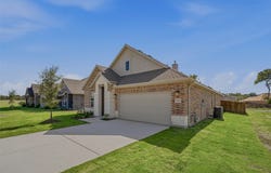901 Silverleaf Drive, Ennis, TX 75119