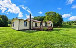 286 Hunt LN, Laurel Springs, NC 28644
