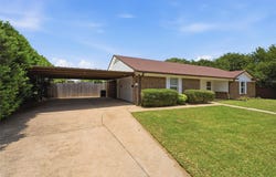 308 Oakwood Lane, Hewitt, TX 76643