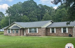 677 Edgewood Dr., Texarkana, AR 71837