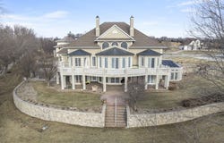 1550 Willow Run Blvd, LeMars, IA 51031
