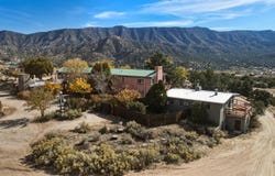 24 Matisse Road NE, Albuquerque, NM 87123