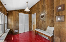 190 Lakeview Avenue, Grosse Pointe Farms, MI 48236
