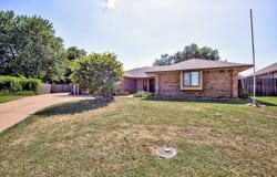 2002 Appomattox St, Enid, OK 73703-0000