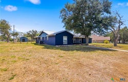 652 Mockingbird Lane, Goliad, TX 77963