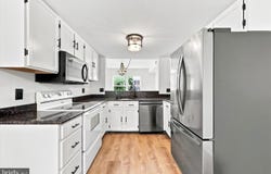 14 KINGSTON TER, ASTON, PA 19014