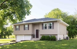 210 E Swisher Drive, Clinton, MO 64735