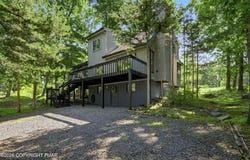 2120 Glasgow Drive, Bushkill, PA 18324