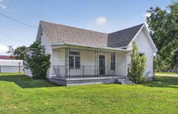 117 E Summit Avenue, Seymour, MO 65746