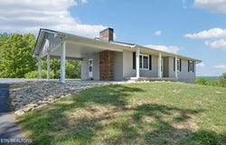 2245 Pinecrest Rd, Jacksboro, TN 37757