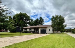 209 N Gilbert Street, Clinton, IN 47842