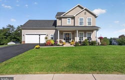 10 HOLLY Lane, ETTERS, PA 17319