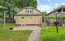 81 Healey St, Springfield, MA 01151