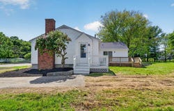 61 Stevens Rd, Swansea, MA 02777
