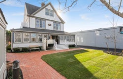 584 Main Street, Islip, NY 11751