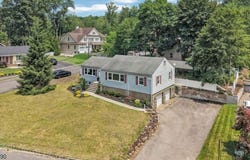 48 Lake Dr E, Wayne Twp., NJ 07470-6359