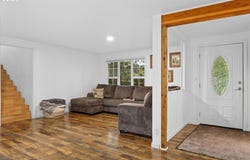 225 FOX Ln, Roseburg, OR 97471