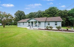 900 Stone Lea Trace, Oxford, GA 30054