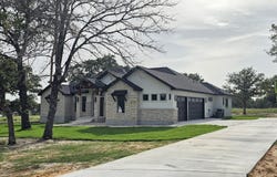 105 PIONEER TRL, Adkins, TX 78101