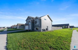 202 Creekside Ave, Harrisburg, SD 57032