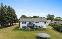 917 2nd Ave, Kenmare, ND 58746