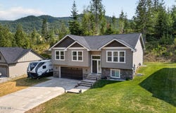 205 Old Farm Road, Pinehurst, ID 83850