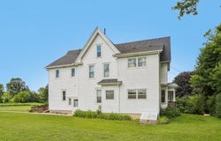 3226 Jackson Dr, Jackson, WI 53037