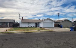 1124 Robin Avenue, Hanford, CA 93230