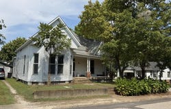 320 Aden St, PARIS, TN 38242