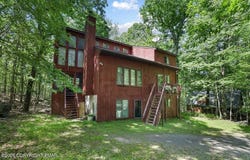 158 Saunders Drive, Bushkill, PA 18324