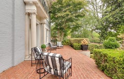 2221 POPLAR Ave, Memphis, TN 38104
