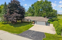 5730 W SANDRA Drive, APPLETON, WI 54913