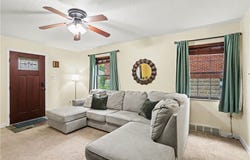 21 Leon Rd, Green Tree, PA 15220